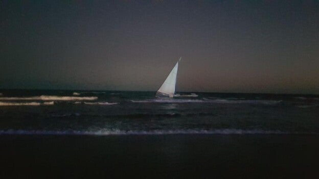 Un segundo velero encalla en Maspalomas