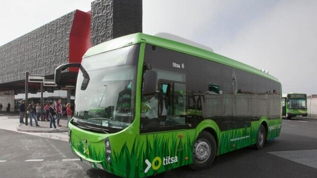 Titsa reforzará las líneas 104 y 122 en Fin de Año