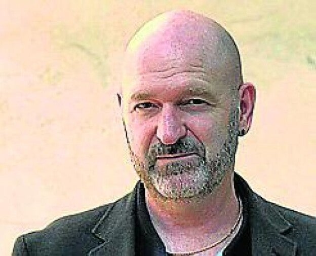 Esteban Navarro saca las ideas de la prensa