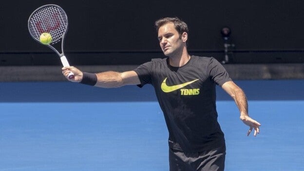 Roger Federer se entrena en Melbourne
