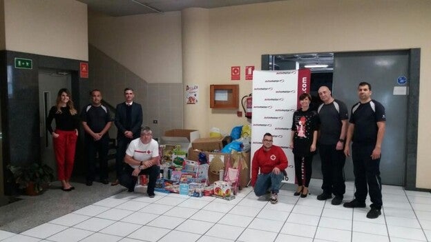 Automotor Canarias muestra su cara más solidaria con Cruz Roja