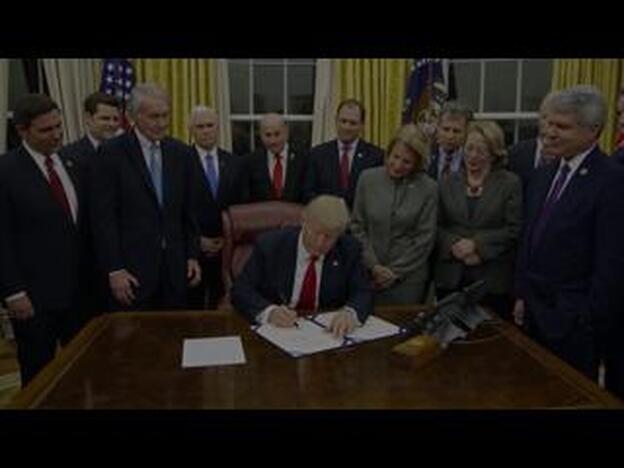 Trump llama "agujeros de mierda" a El Salvador y Haití