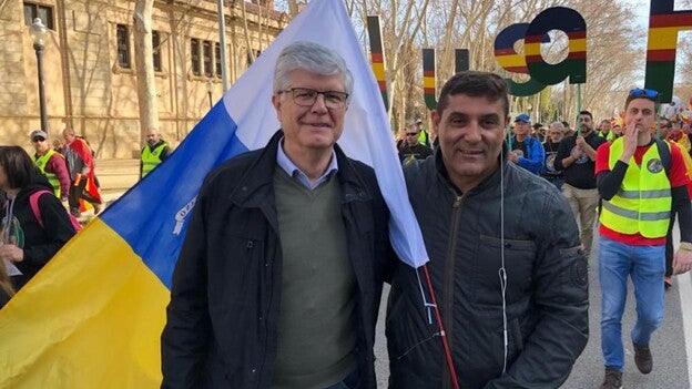 Multitudinaria manifestación por la equiparación salarial
