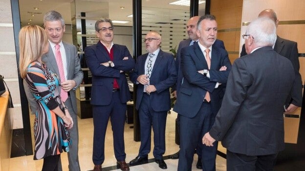 PSOE, PP y NC instan a CC a no frenar la reforma electoral