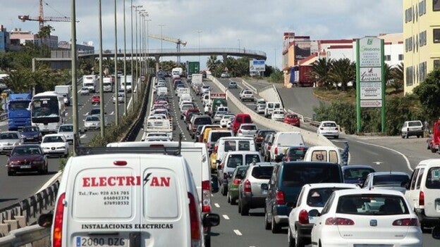 El Gobierno y los cabildos exigen la firma «inmediata» del convenio de carreteras