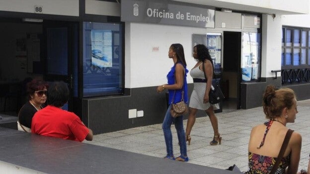 Canarias gana 45.500 empleos en el último año