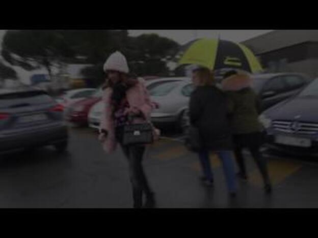 Paula, desafiando la nieve en color rosa