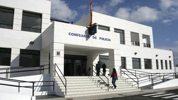 Roba una gran cantidad de material de surf