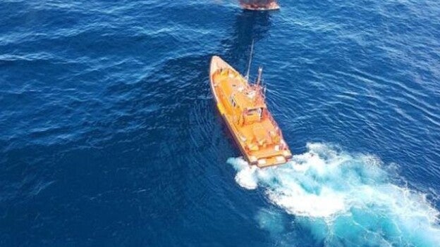 Cinco personas lesionadas tras una explosión en una embarcación neumática