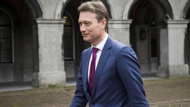 Dimite el ministro de Exteriores holandés tras mentir sobre una reunión con Putin