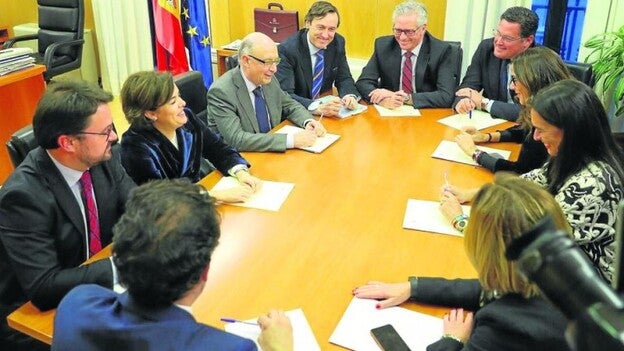 Rodríguez defiende su gestión en carreteras y el PP reitera las críticas