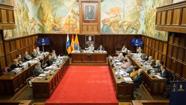 El último IRPF, negativo para 12 de 16 miembros del Gobierno insular