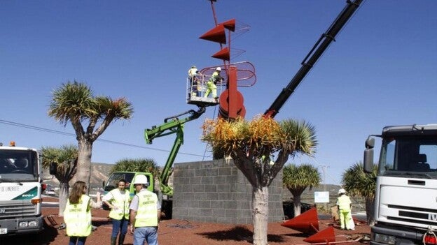 Arrieta recupera el móvil de Manrique