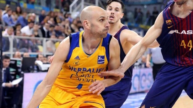 Albert Oliver, baja en la selección por lesión