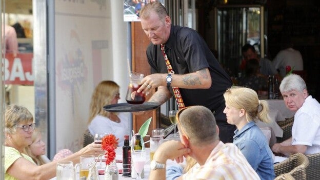 La hostelería gana 2.472 ocupados extranjeros en un año