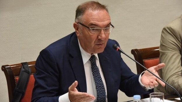 El Parlamento pide auditoría externa a listas de espera y difusión mensual