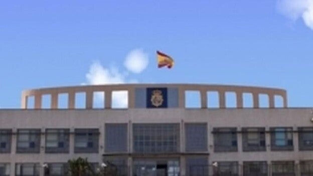 Roba ocho videojuegos y un móvil en un centro comercial