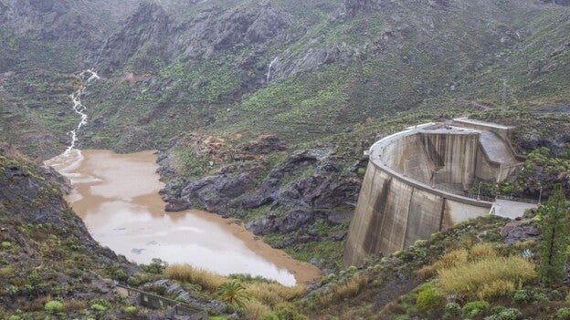 Soria y Chira suben 4 metros