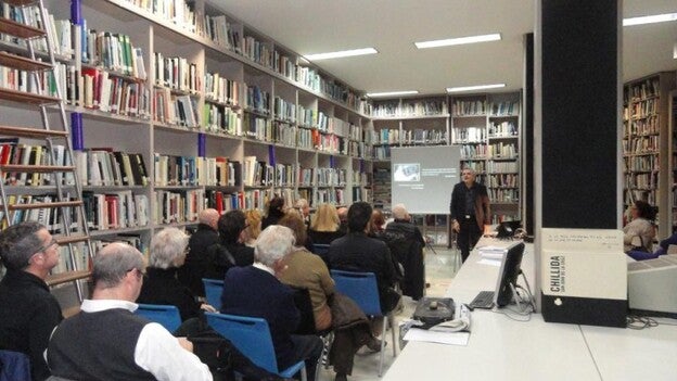Charla del artista Michel David en la biblioteca del CAAM