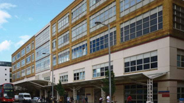 Fallece un español y otro "crítico" en Londres por intoxicación