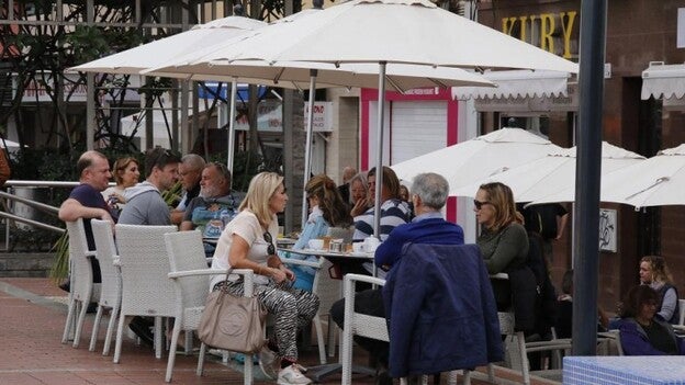 El Ayuntamiento empieza a cobrar la tasa a 525 terrazas