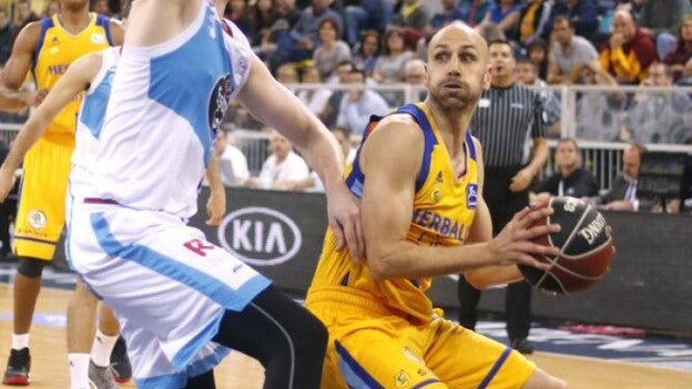 Oliver: «Rompimos el partido en la mitad del último cuarto»