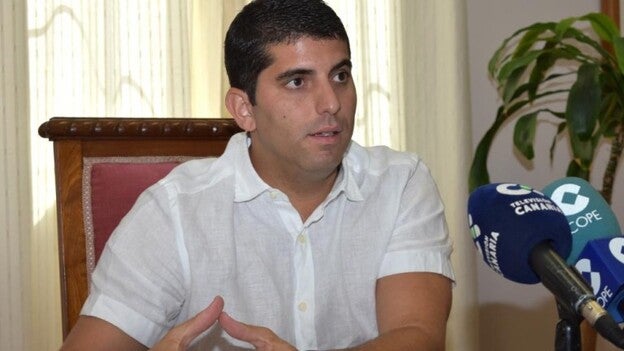 Cs «exigirá» al Cabildo derogar el impuesto del combustible