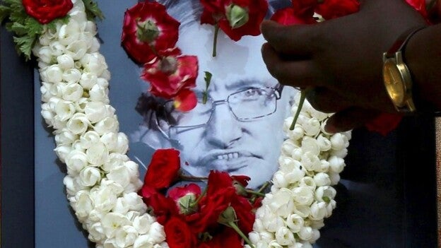 Curiosidad y sentido del humor, el paso de Hawking por España