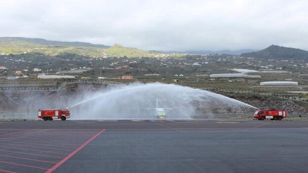 Binter refuerza su apuesta por La Palma bautizando un avión