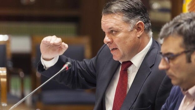 Negrín decide ahora adjudicar a dedo el servicio