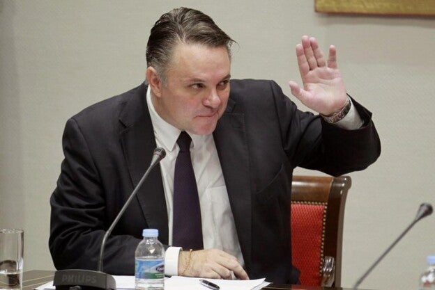 Los partidos exigen a Negrín que aclare la suspensión del concurso