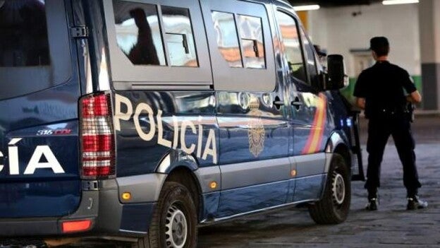 Acosa y roba a compañero de instituto