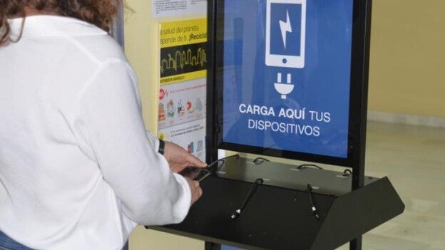 Ya puedes cargar tu móvil en el Materno