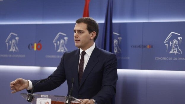 Rivera afirma que el "silencio" deslegitima a Cifuentes