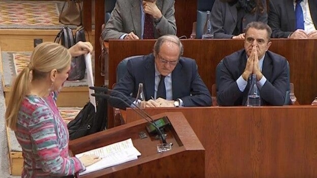 Podemos pide la dimisión de Cifuentes y Ciudadanos investigarla