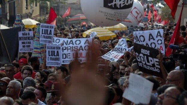 Lula desafía a la Justicia y se atrinchera en su sindicato