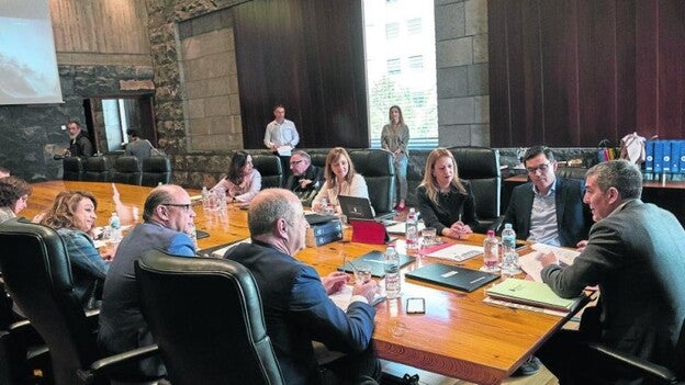 El régimen lo controla todo