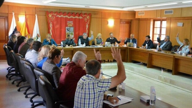 Condena a San Bartolomé por despedir a un trabajador inhabilitado como concejal
