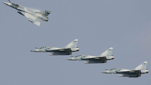 Un caza de las Fuerzas Aéreas griegas cae al mar Egeo