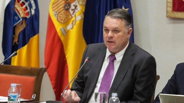 Negrín se defiende pero no convence a la mayoría