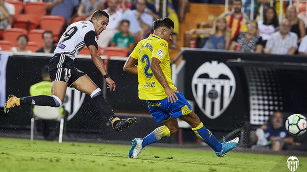 El valencianista Rodrigo, mejor jugador de marzo para LaLiga