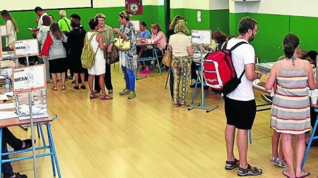 Los grandes partidos pierden de media un 10% de votos en diez años