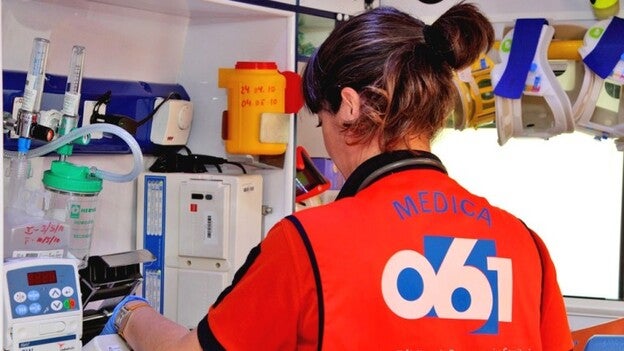 Una niña de tres años cae desde un tercer piso