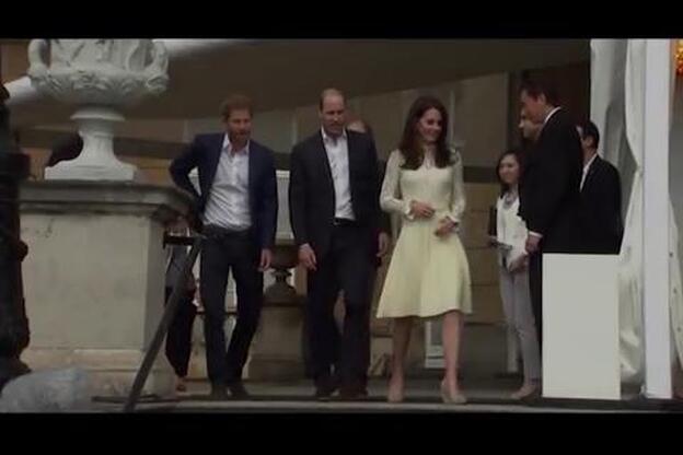 La duquesa de Cambridge da a luz a su tercer hijo, un niño