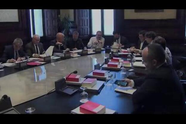 La Mesa del Parlament admite el voto delegado del fugado Comín