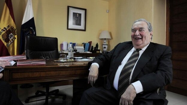 Saavedra nombra a una adjunta y dejará el Diputado del Común