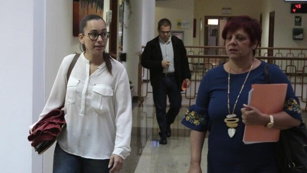 El Cabildo estudia publicar los títulos de los consejeros