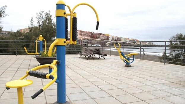 Las cuatro playas municipales estrenarán aparatos de gimnasia