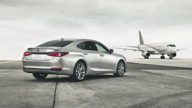 Lexus amplía la familia: ES 300h