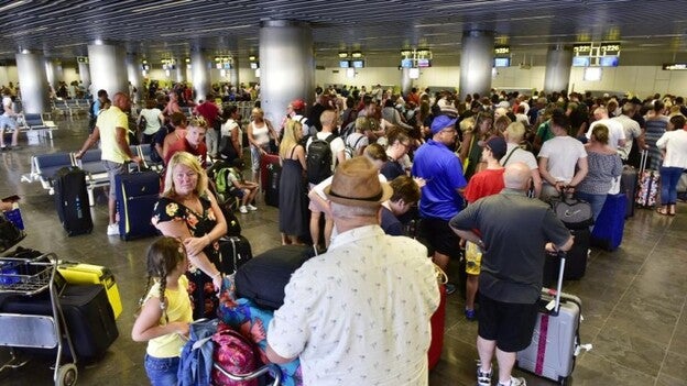 La bajada de precios disparará los viajes de isleños a la península